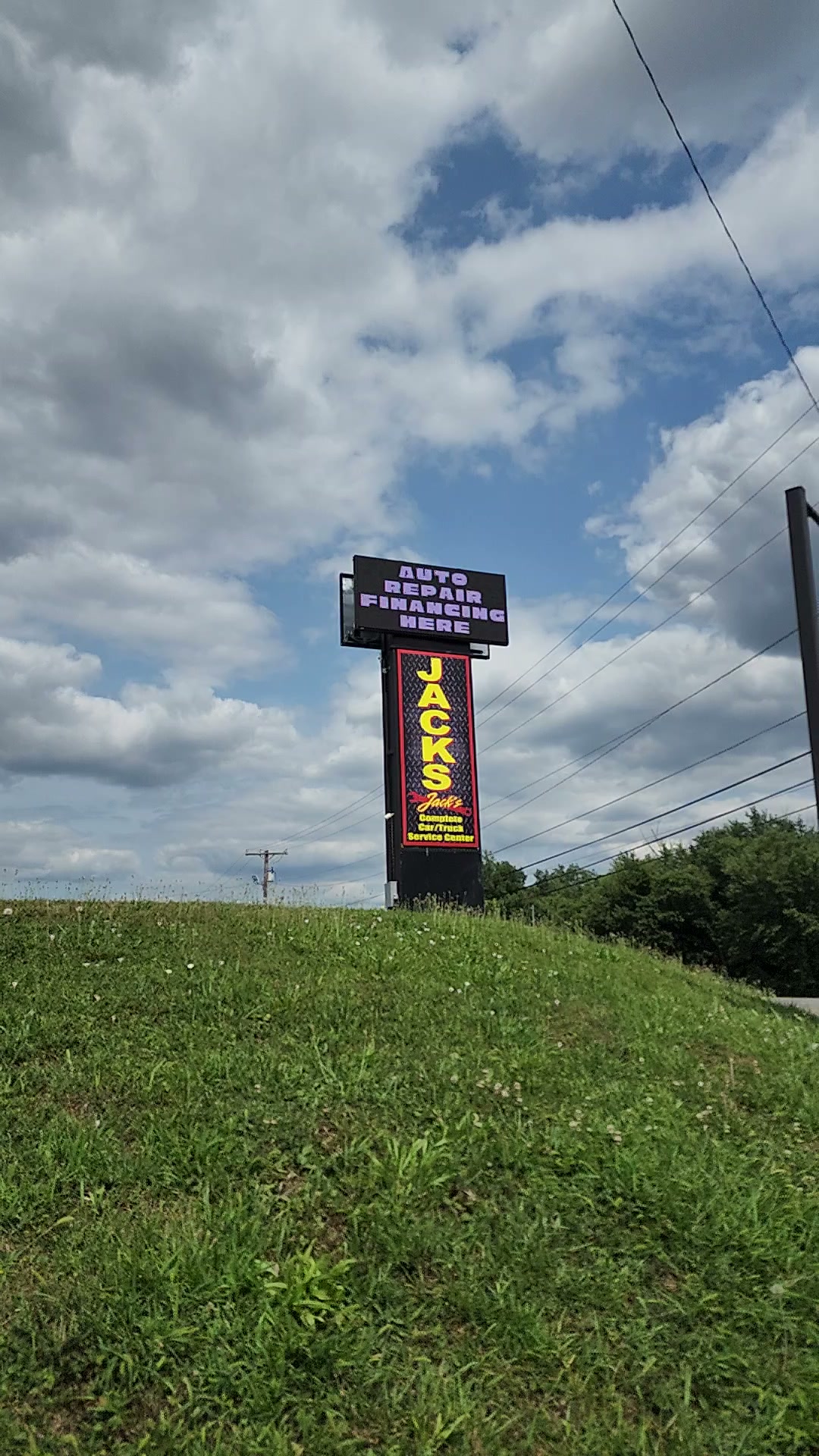 Jack's Complete Car/Truck Service Center roadside pylon with an LED message display